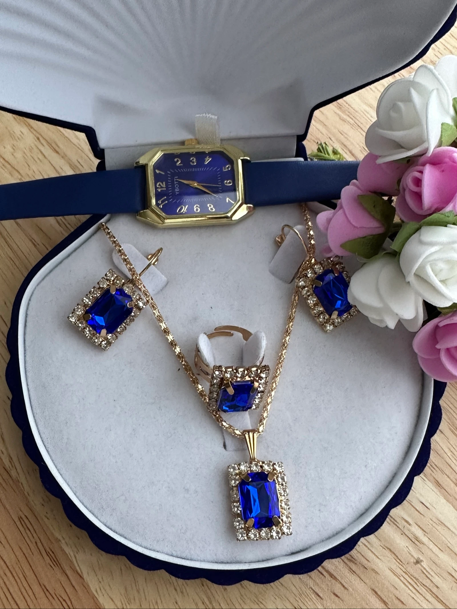 Montre rectangulaire vintage bleue & or et parure de bijoux assortie offerte
